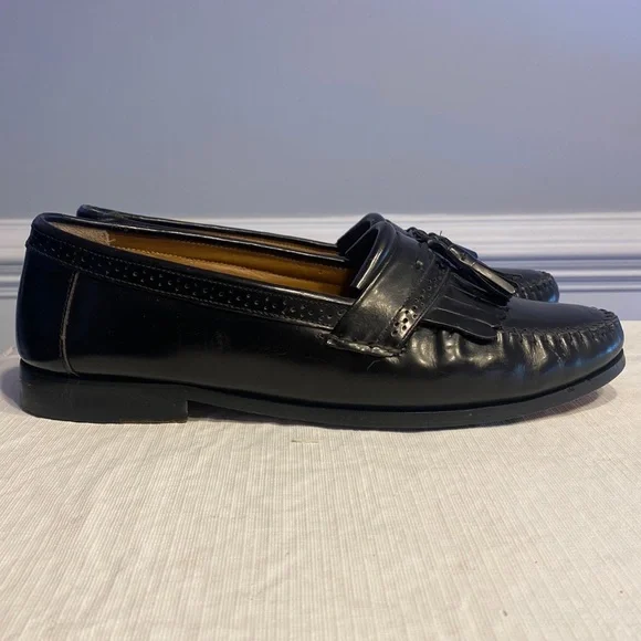 G.H. Bass & Co. | Shoes | Gh Bass Co Black Leather Tassel  display picture 1
